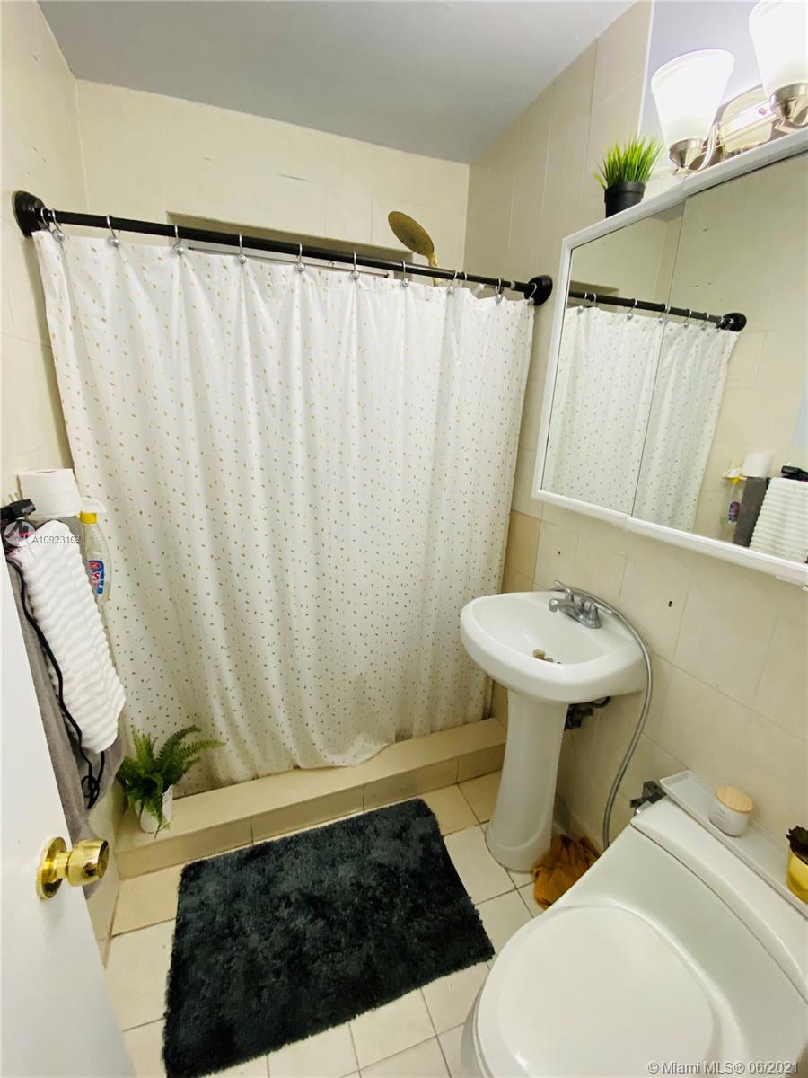 See details / 1384 sq. ft. $ 2020-09-07 0 Photo