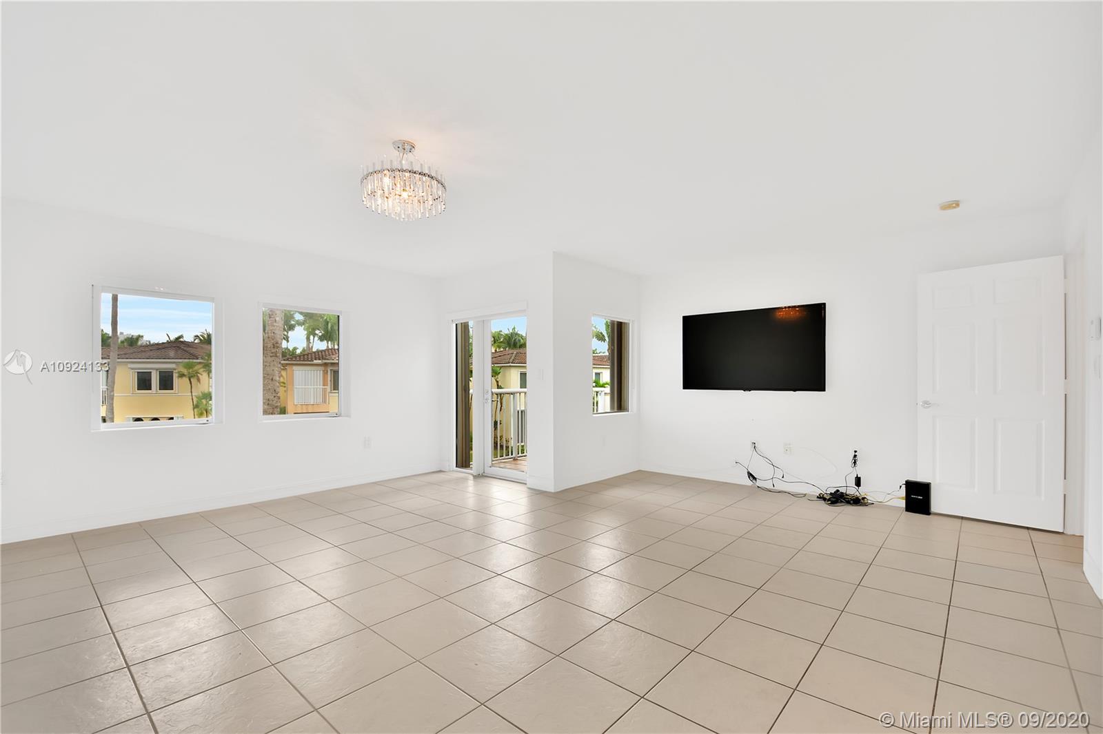 Photo of 20895 30th Pl, Aventura, Florida, 33180 - New Refrigerator