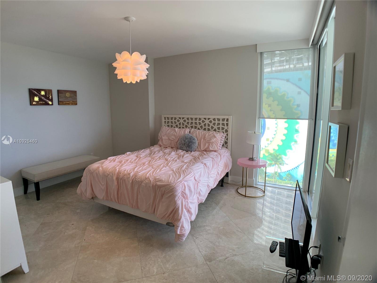 See details 801 3 / 4 2078 sq. ft. $ 2020-10-13 0 Photo