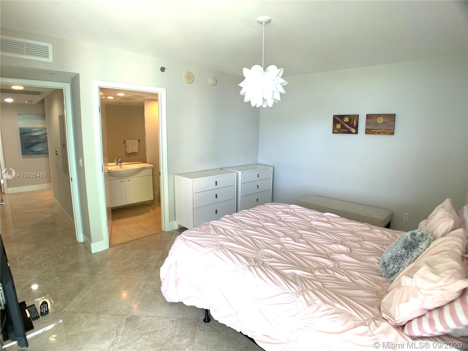 See details 801 3 / 4 2078 sq. ft. $ 2020-10-13 0 Photo
