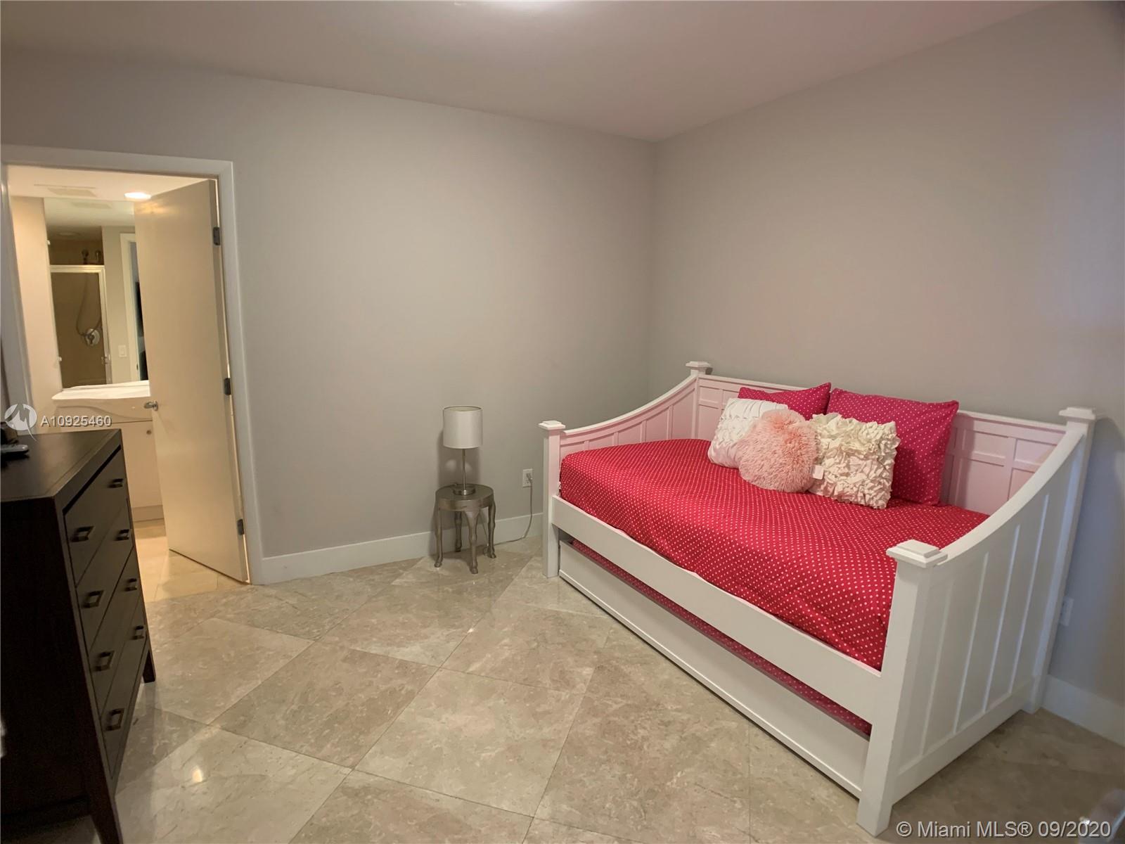 See details 801 3 / 4 2078 sq. ft. $ 2020-10-13 0 Photo