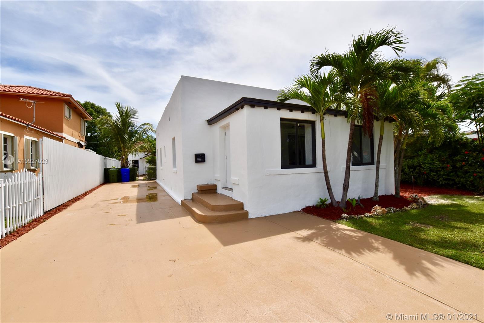 See details / 1819 sq. ft. $ 2020-09-14 0 Photo