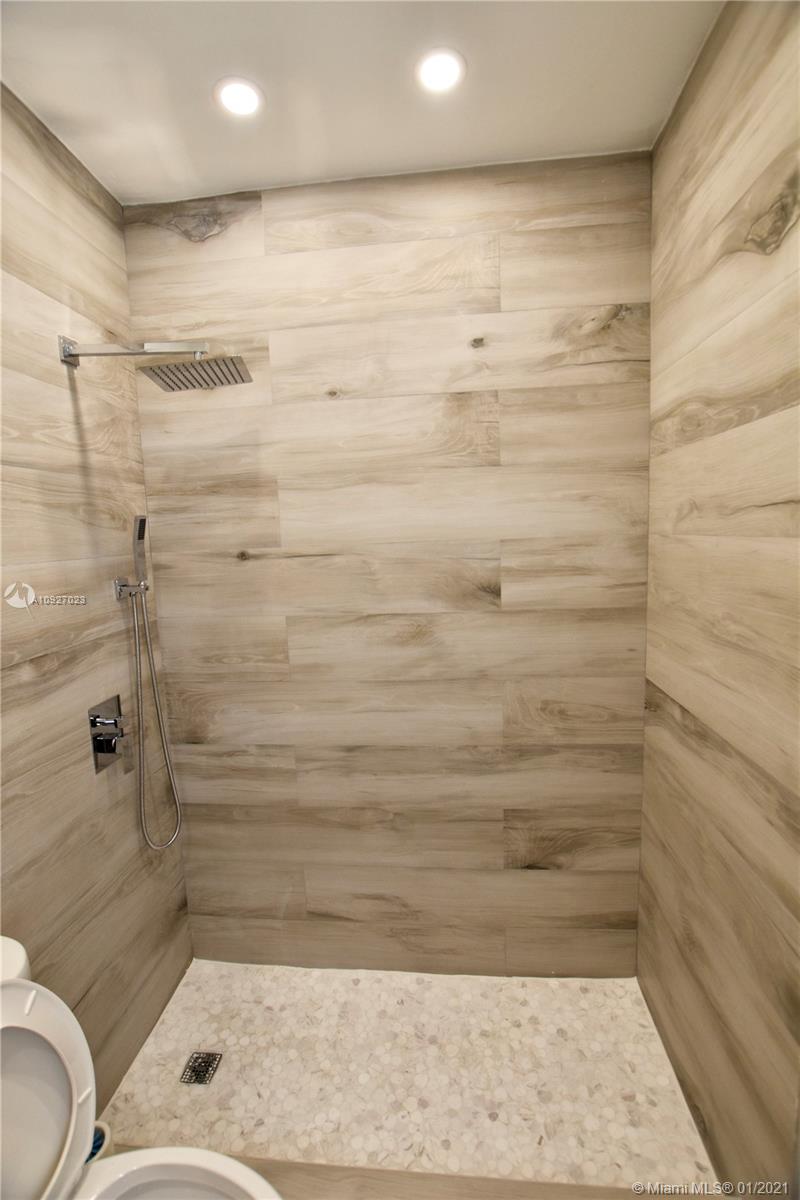 See details / 1819 sq. ft. $ 2020-09-14 0 Photo