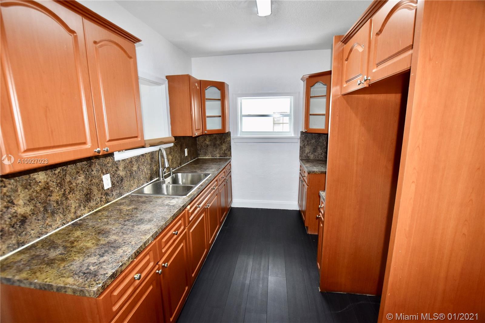 See details / 1819 sq. ft. $ 2020-09-14 0 Photo