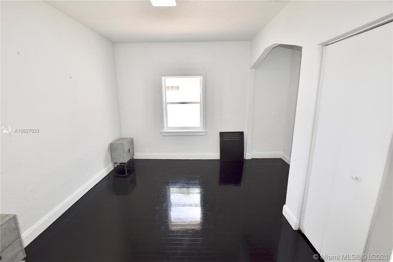 See details / 1819 sq. ft. $ 2020-09-14 0 Photo