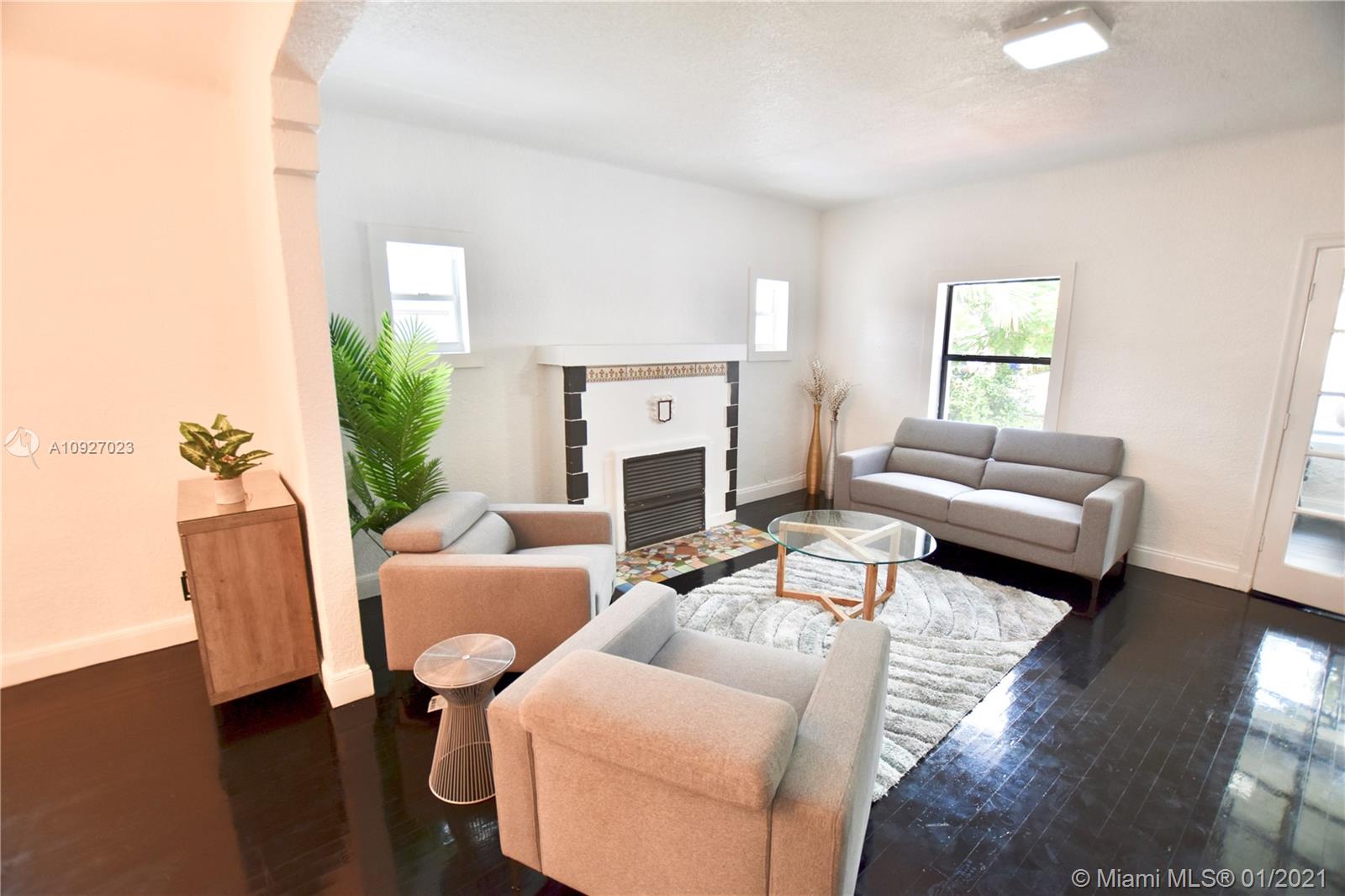 See details / 1819 sq. ft. $ 2020-09-14 0 Photo