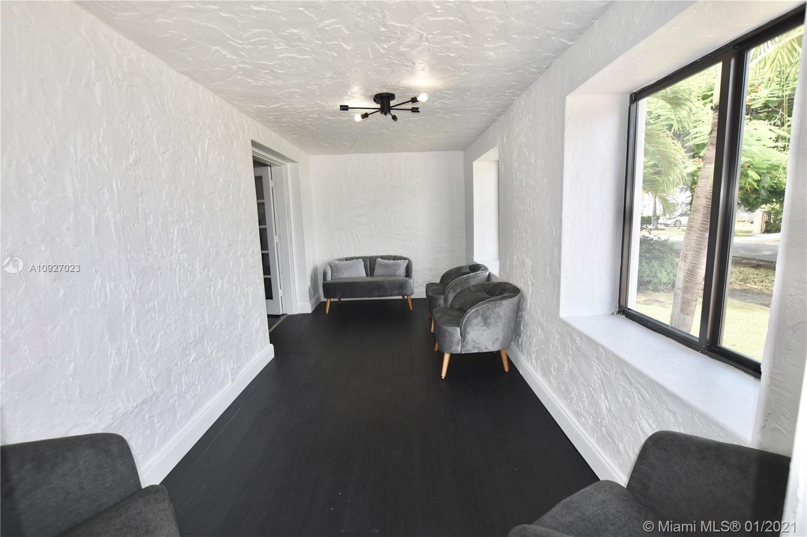 See details / 1819 sq. ft. $ 2020-09-14 0 Photo