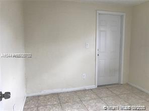 See details / 1172 sq. ft. $ 2020-10-01 0 Photo