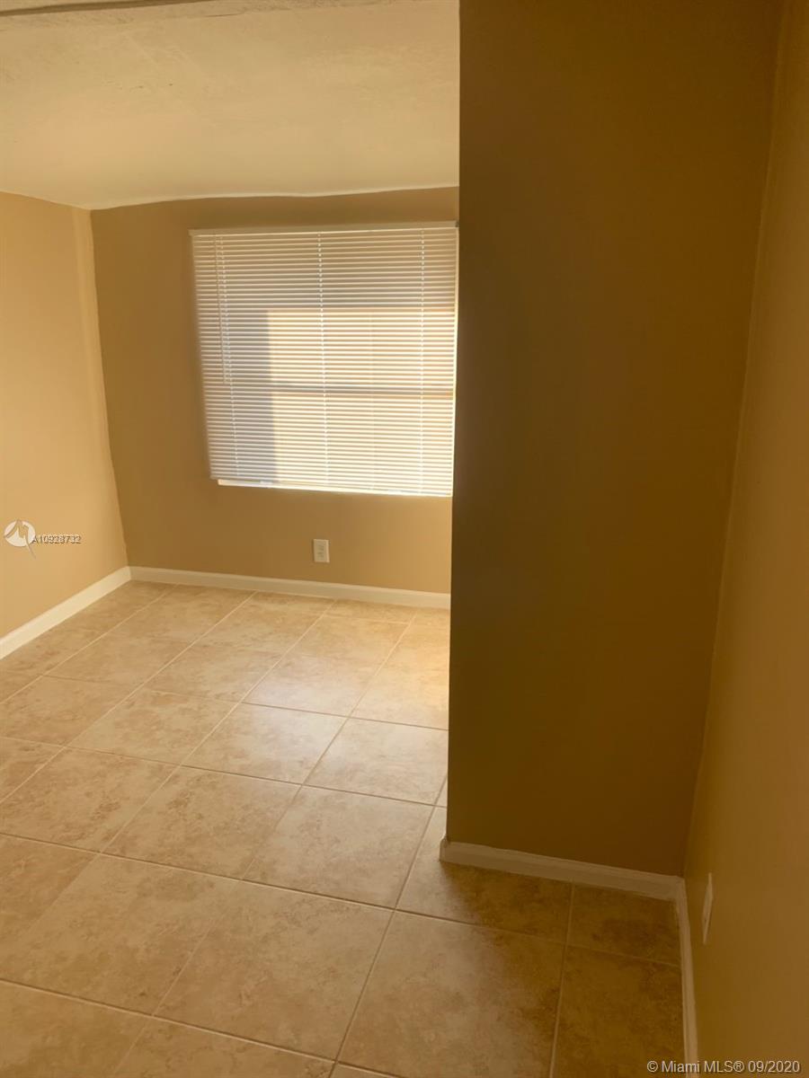 See details / 1172 sq. ft. $ 2020-10-01 0 Photo