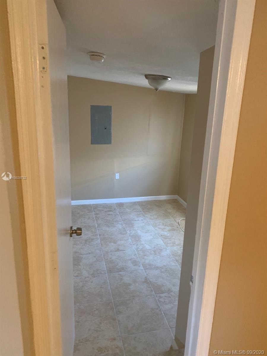 See details / 1172 sq. ft. $ 2020-10-01 0 Photo