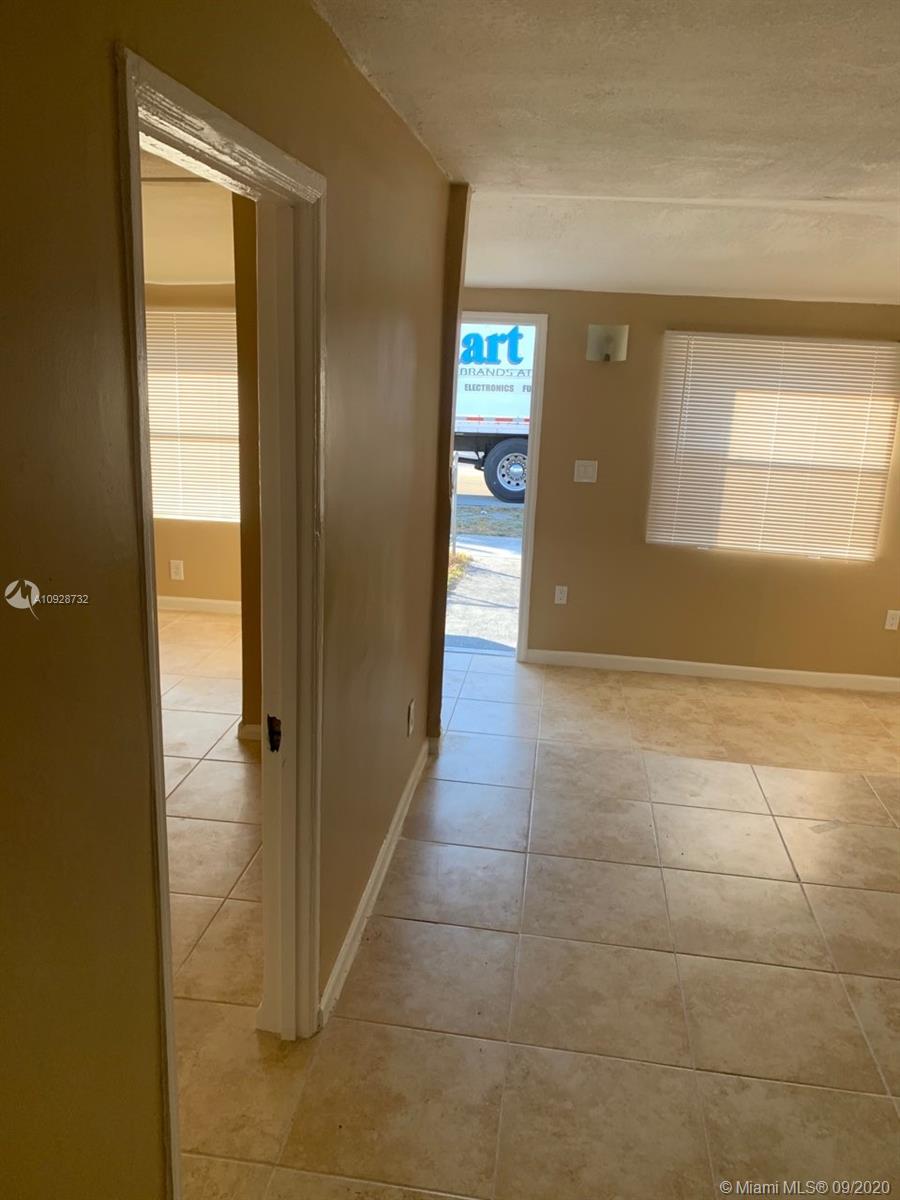 See details / 1172 sq. ft. $ 2020-10-01 0 Photo