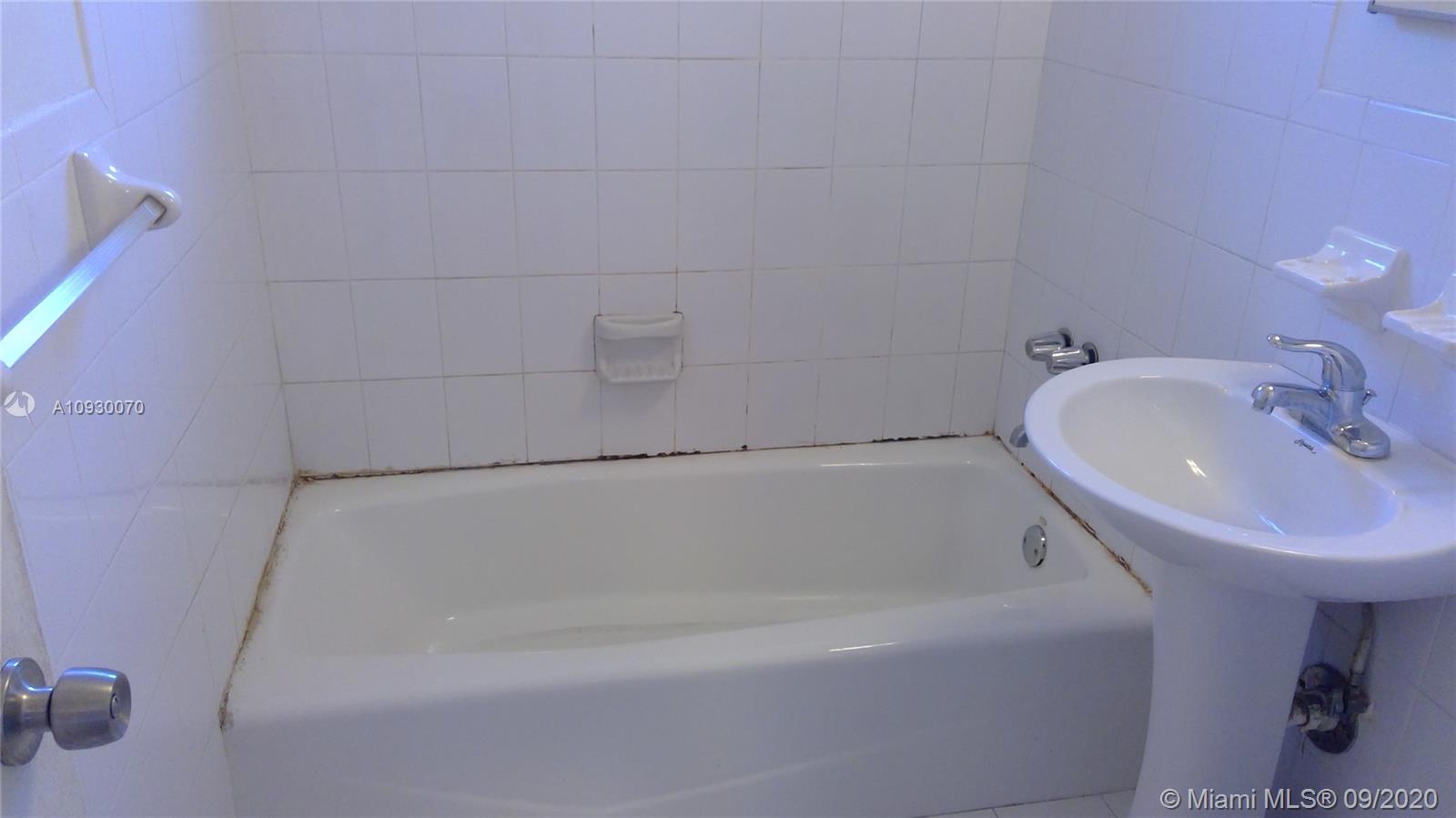 See details / 2010 sq. ft. $ 2020-09-20 0 Photo