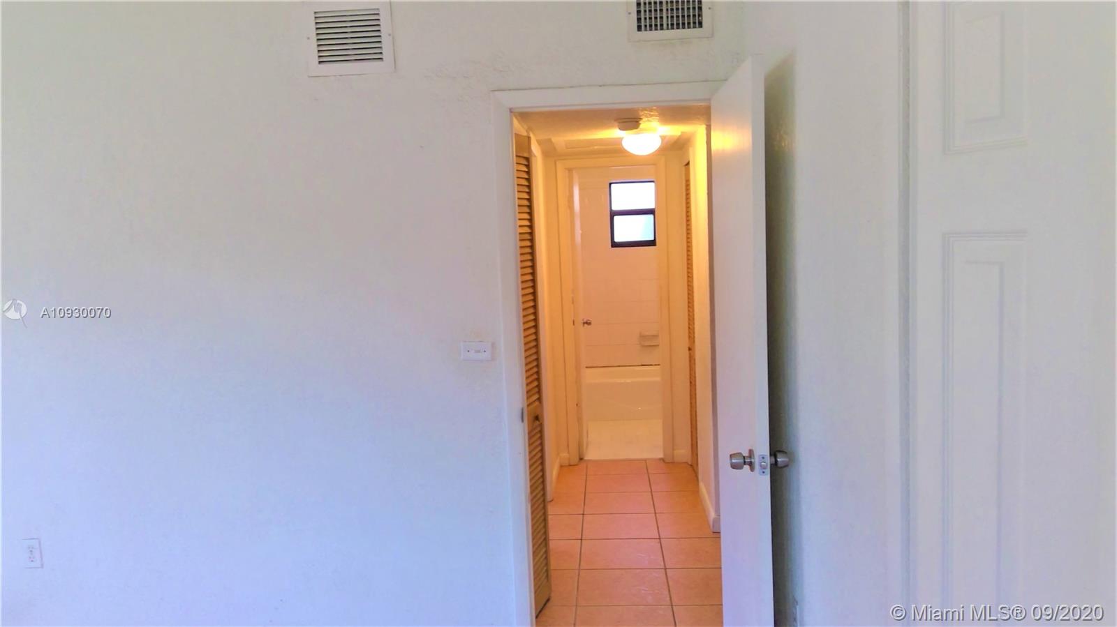 See details / 2010 sq. ft. $ 2020-09-20 0 Photo