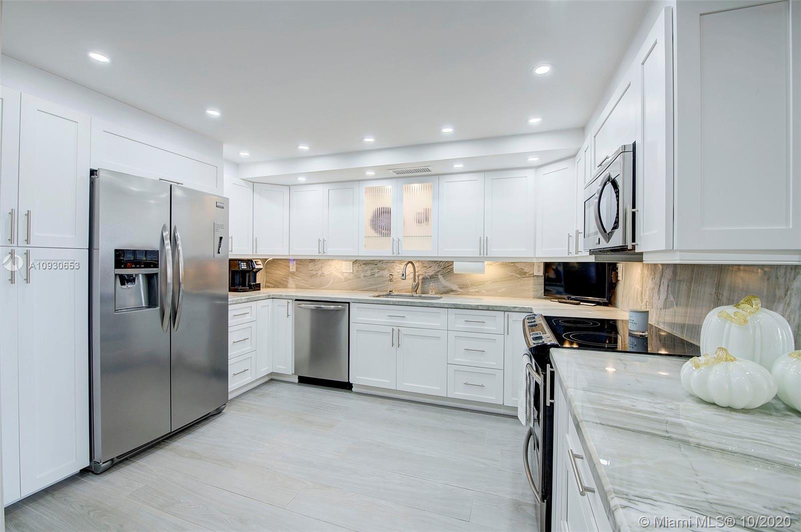 Photo of 1600 Ocean Dr #6H, Hollywood, Florida, 33019 - The guests will be happy with chic bath