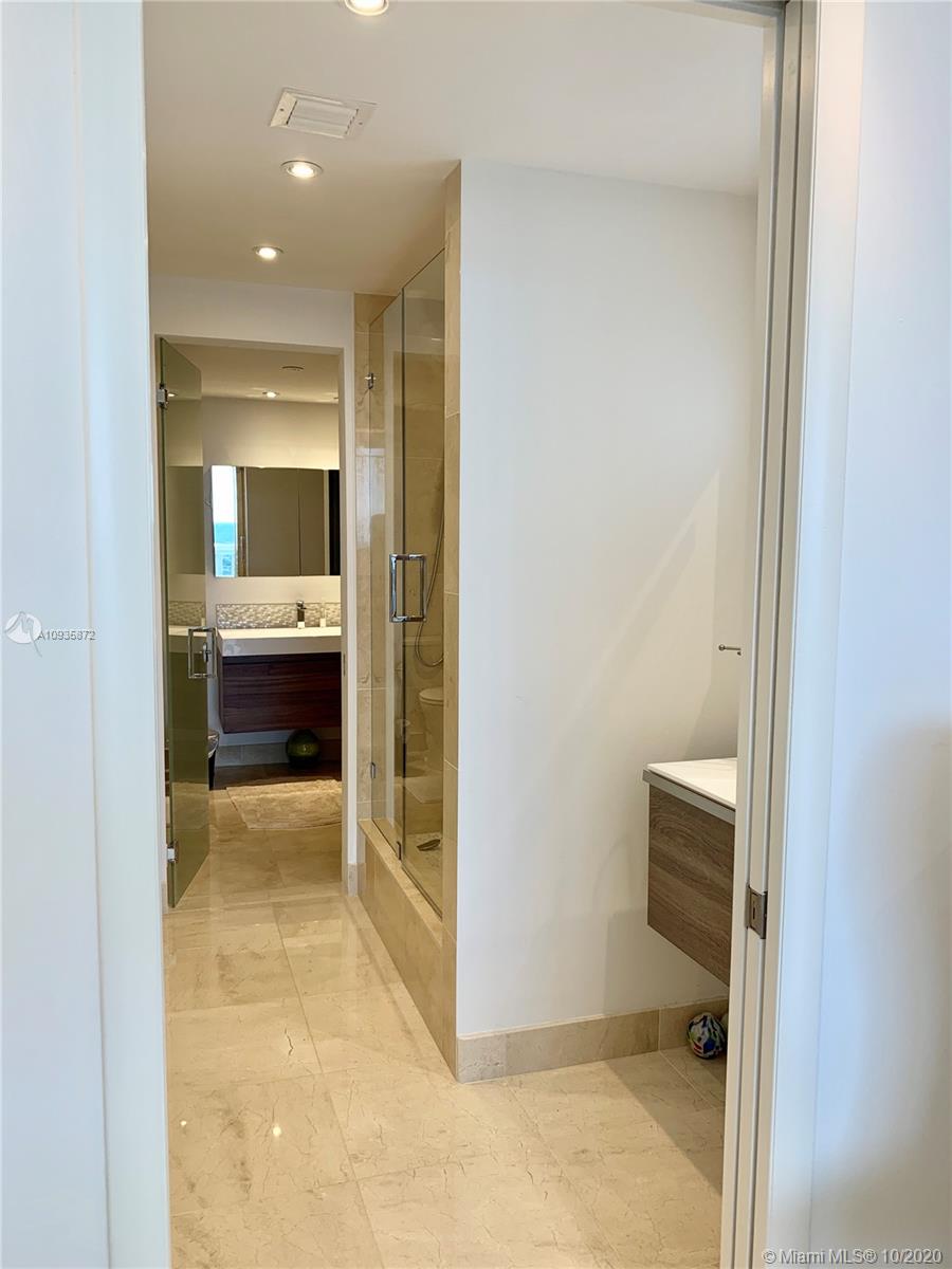 Ver detalles 2809 2 / 1 1086 sq. ft. $ 2020-10-01 0 foto