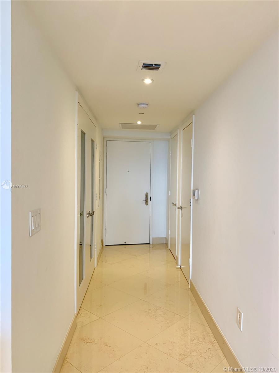 Ver detalles 2809 2 / 1 1086 sq. ft. $ 2020-10-01 0 foto