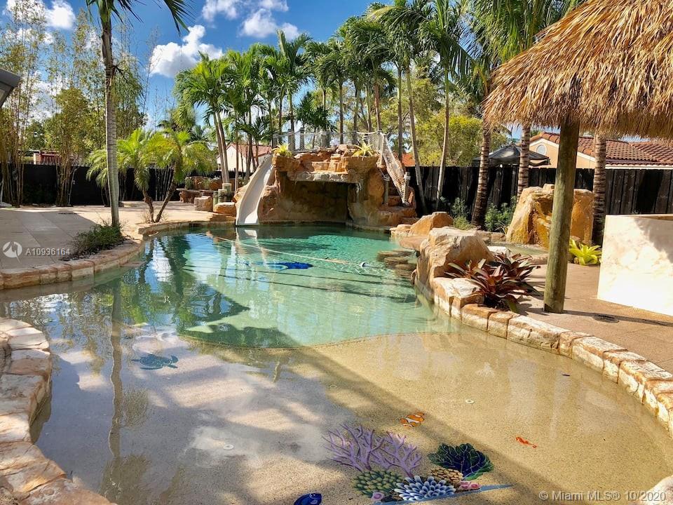 See details / 2439 sq. ft. $ 2020-10-01 0 Photo