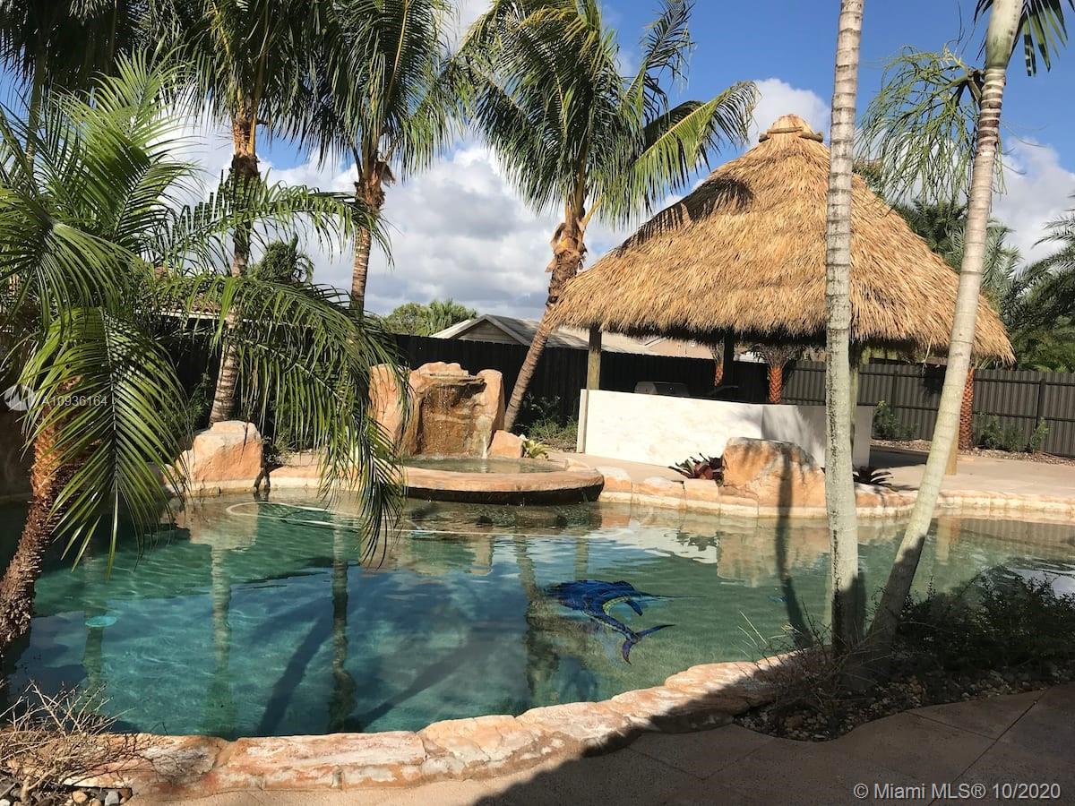 See details / 2439 sq. ft. $ 2020-10-01 0 Photo