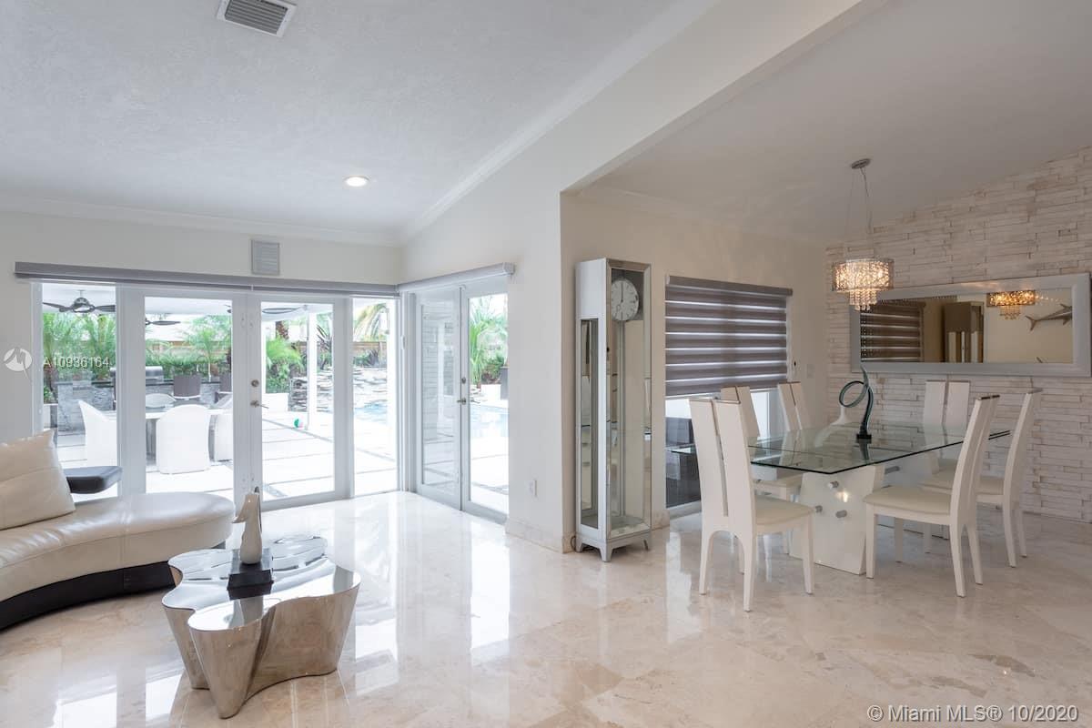 See details / 2439 sq. ft. $ 2020-10-01 0 Photo