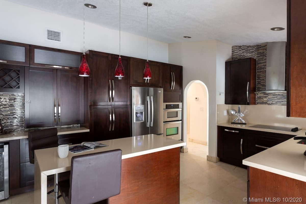 See details / 2439 sq. ft. $ 2020-10-01 0 Photo