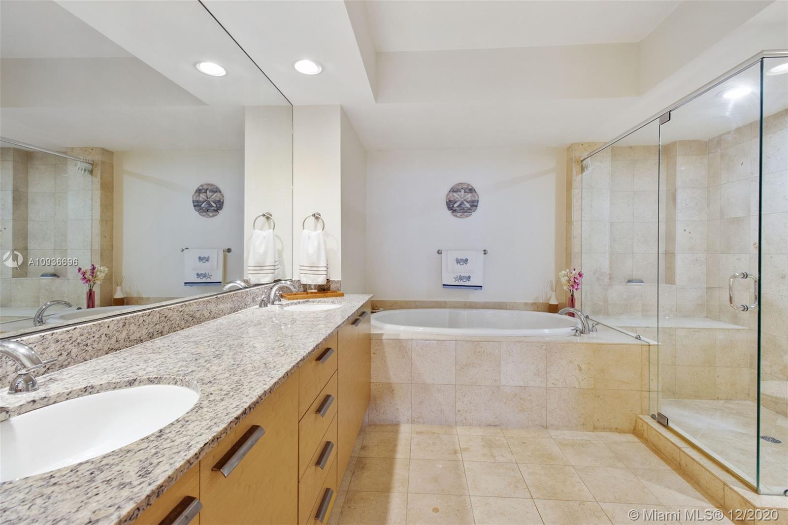 Ver detalles 2402 3 / 3 1841 sq. ft. $ 2020-10-02 0 foto