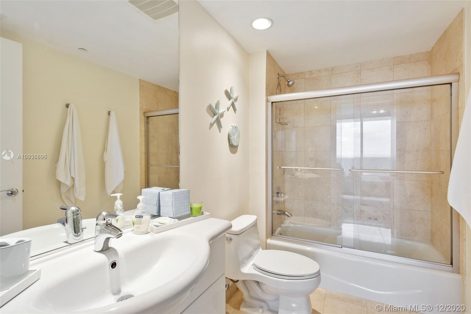 Ver detalles 2402 3 / 3 1841 sq. ft. $ 2020-10-02 0 foto