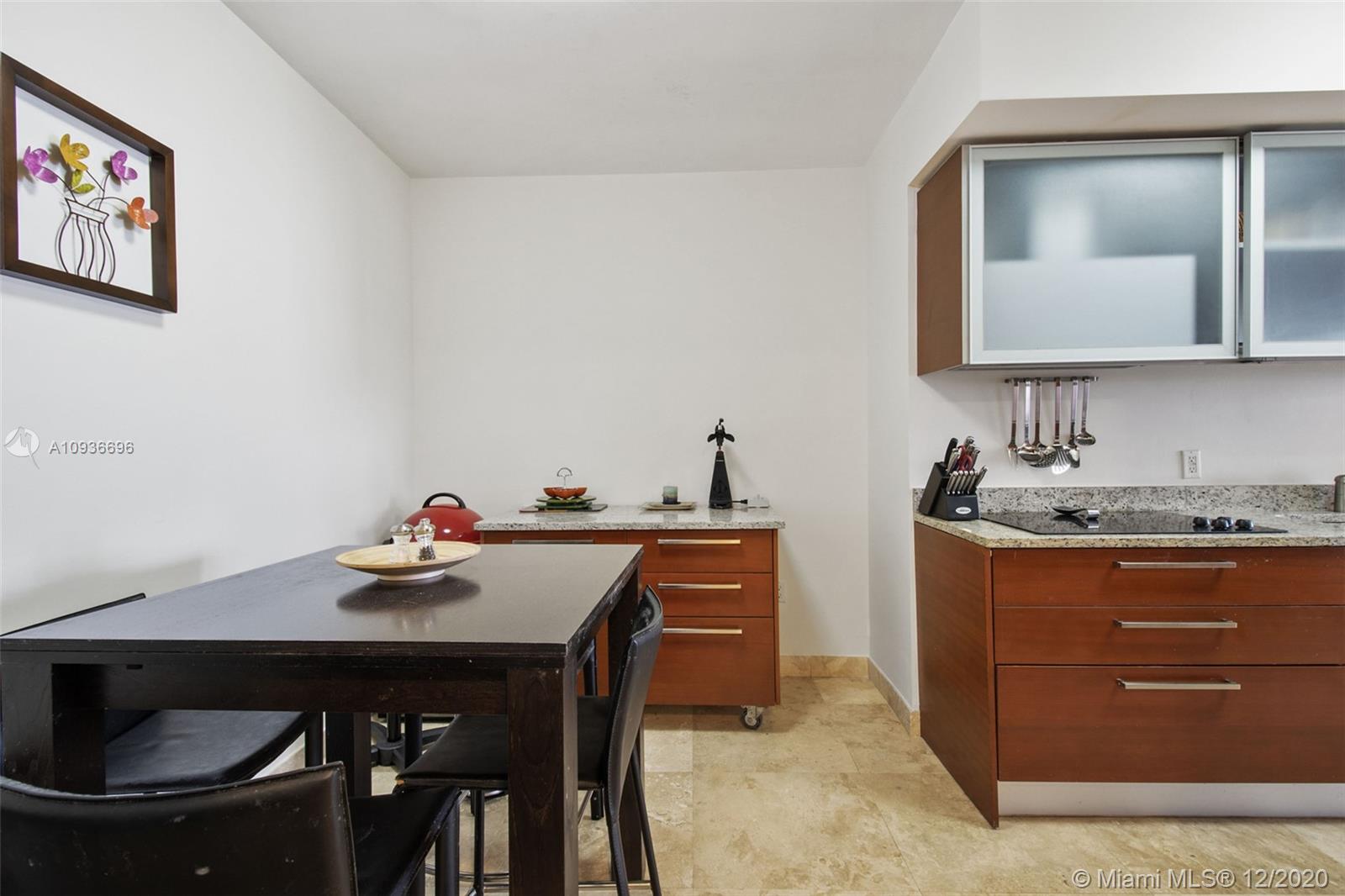 Ver detalles 2402 3 / 3 1841 sq. ft. $ 2020-10-02 0 foto