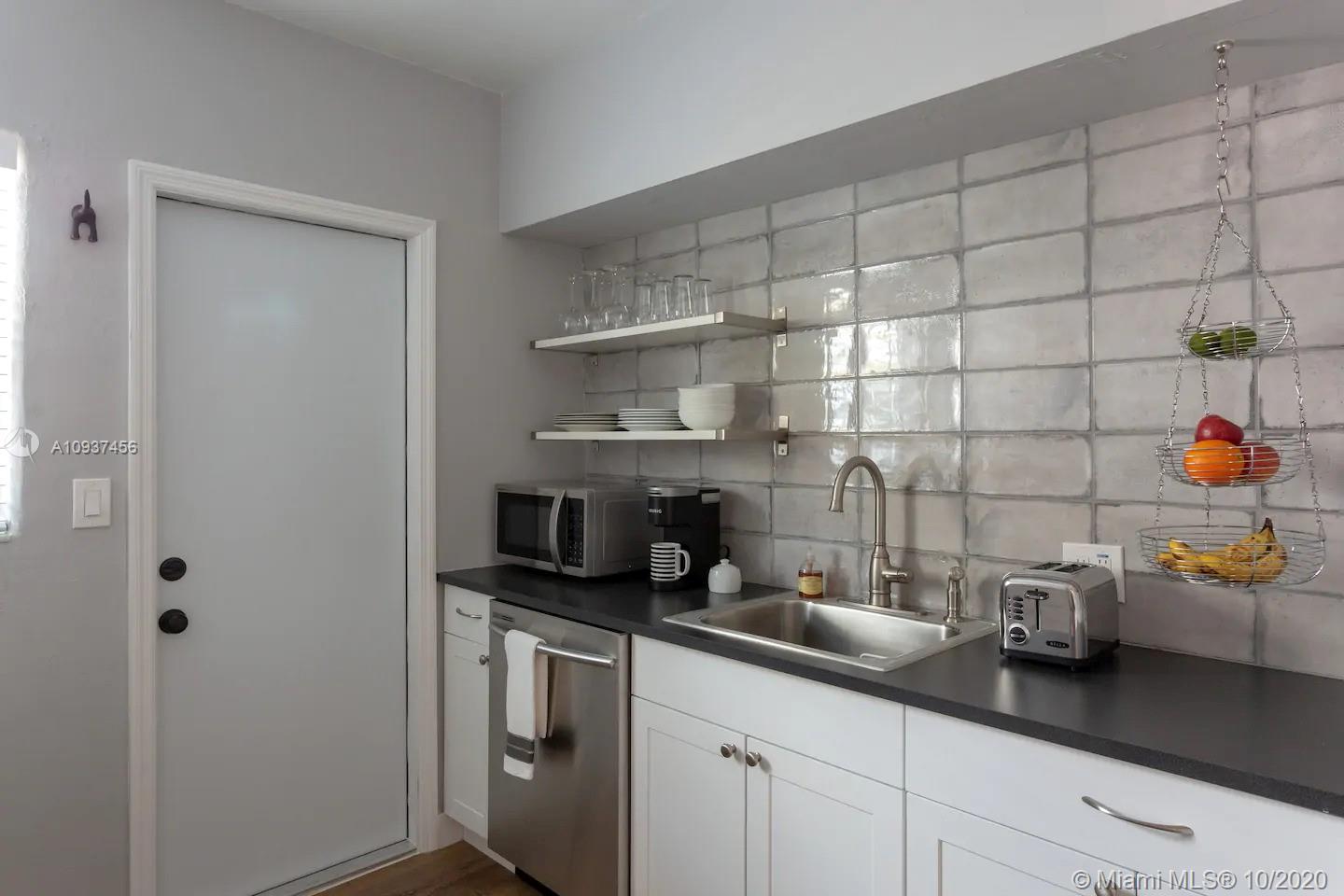 See details / 2245 sq. ft. $ 2020-10-05 0 Photo