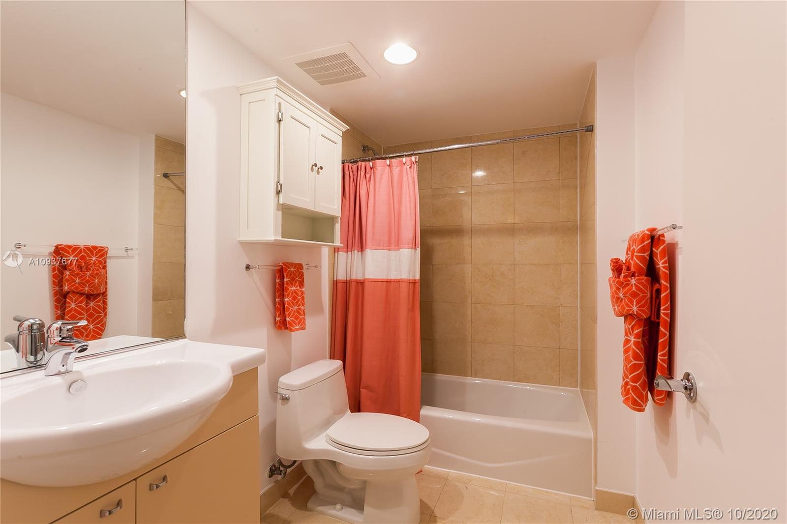 See details 1601 3 / 3 2065 sq. ft. $ 2020-10-05 0 Photo