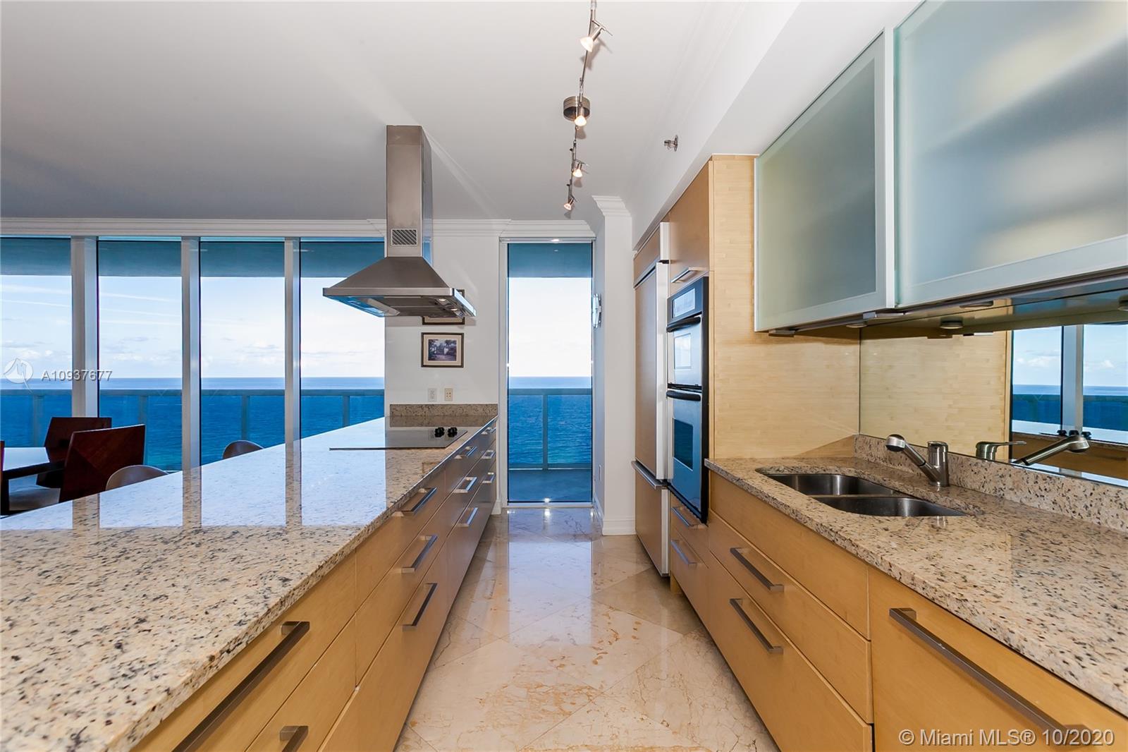 See details 1601 3 / 3 2065 sq. ft. $ 2020-10-05 0 Photo