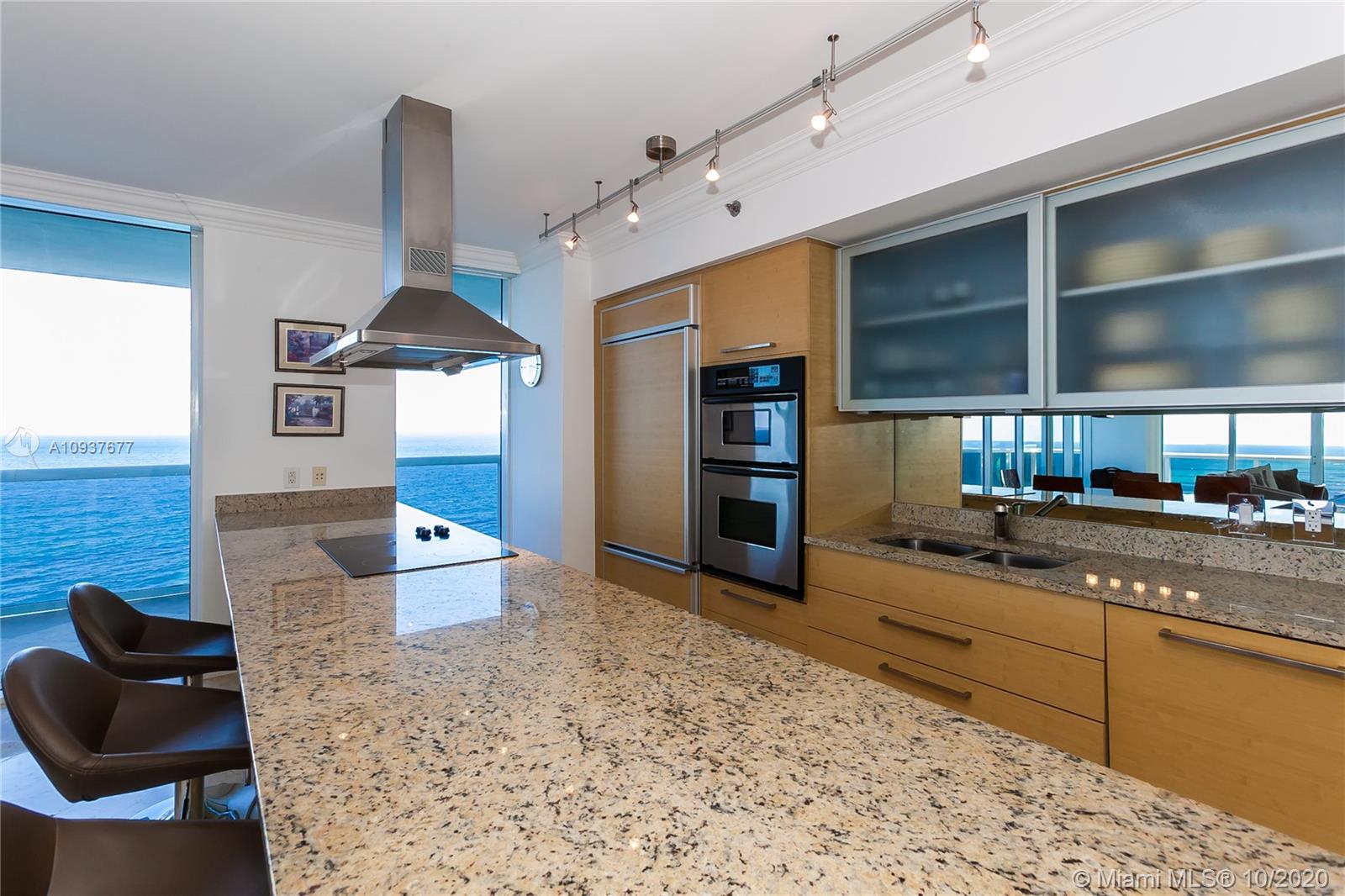 See details 1601 3 / 3 2065 sq. ft. $ 2020-10-05 0 Photo