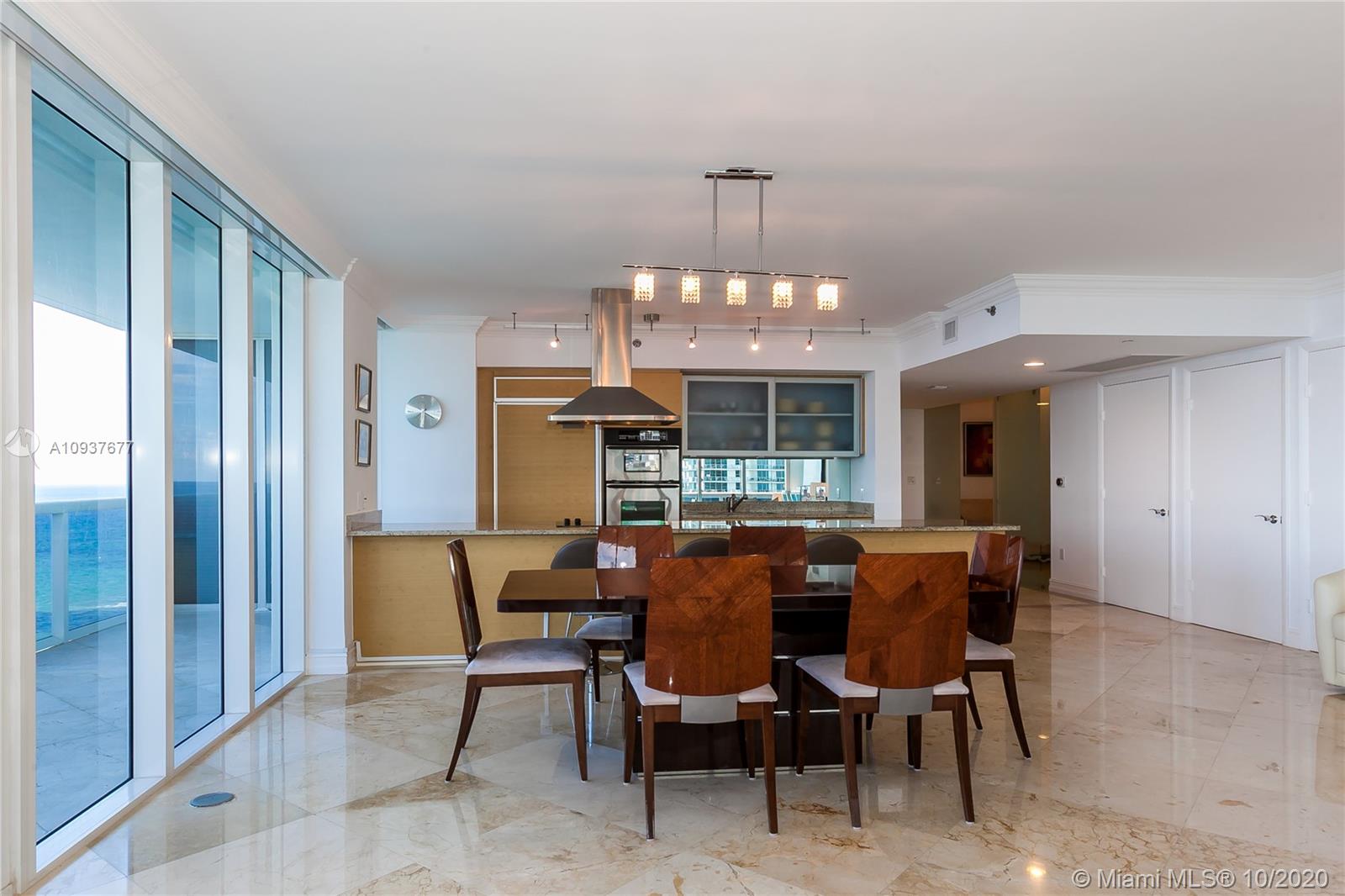 See details 1601 3 / 3 2065 sq. ft. $ 2020-10-05 0 Photo