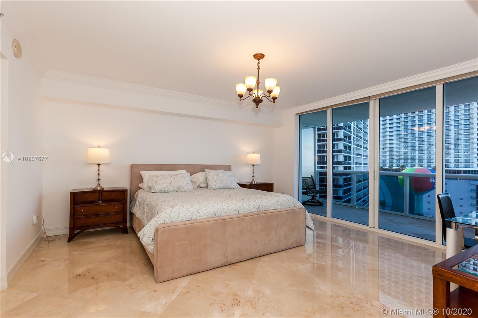 See details 1601 3 / 3 2065 sq. ft. $ 2020-10-05 0 Photo