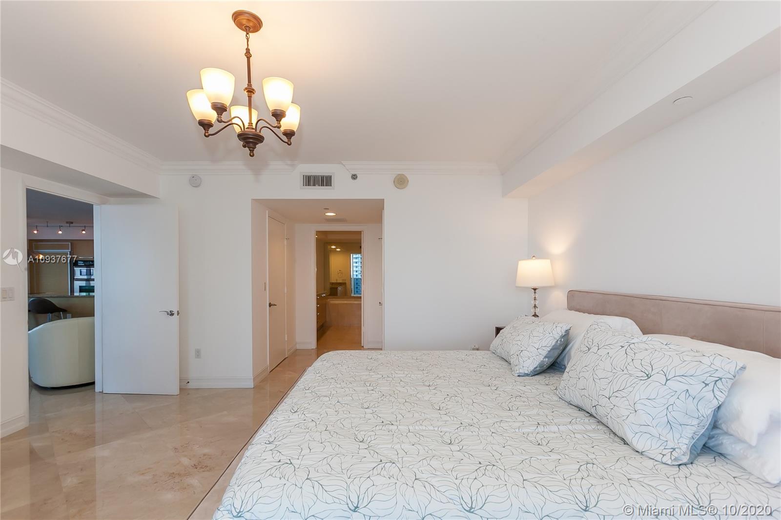 See details 1601 3 / 3 2065 sq. ft. $ 2020-10-05 0 Photo