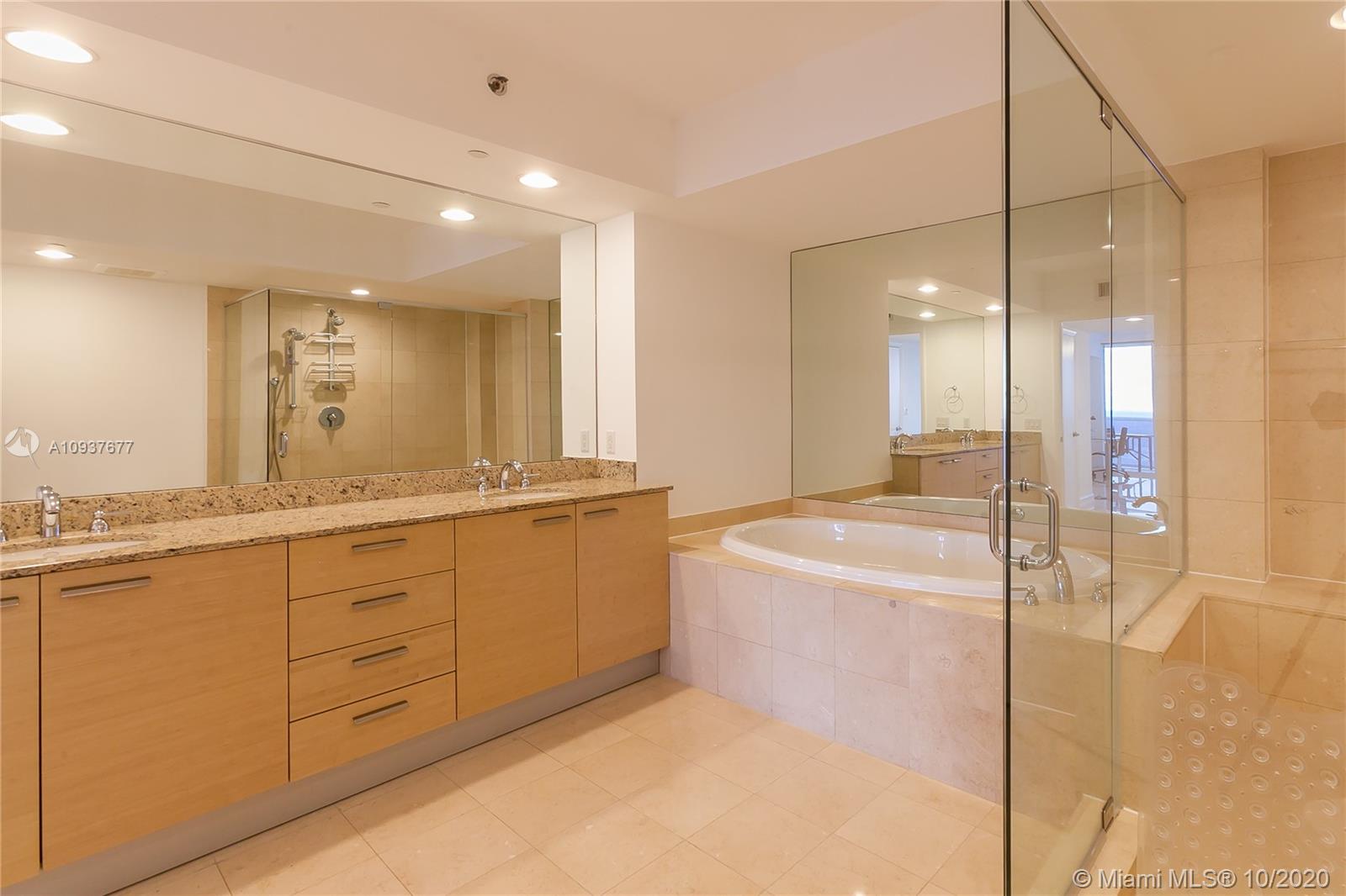 See details 1601 3 / 3 2065 sq. ft. $ 2020-10-05 0 Photo