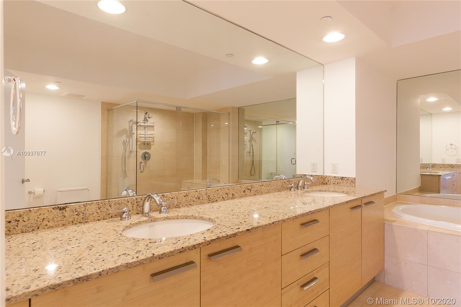 See details 1601 3 / 3 2065 sq. ft. $ 2020-10-05 0 Photo