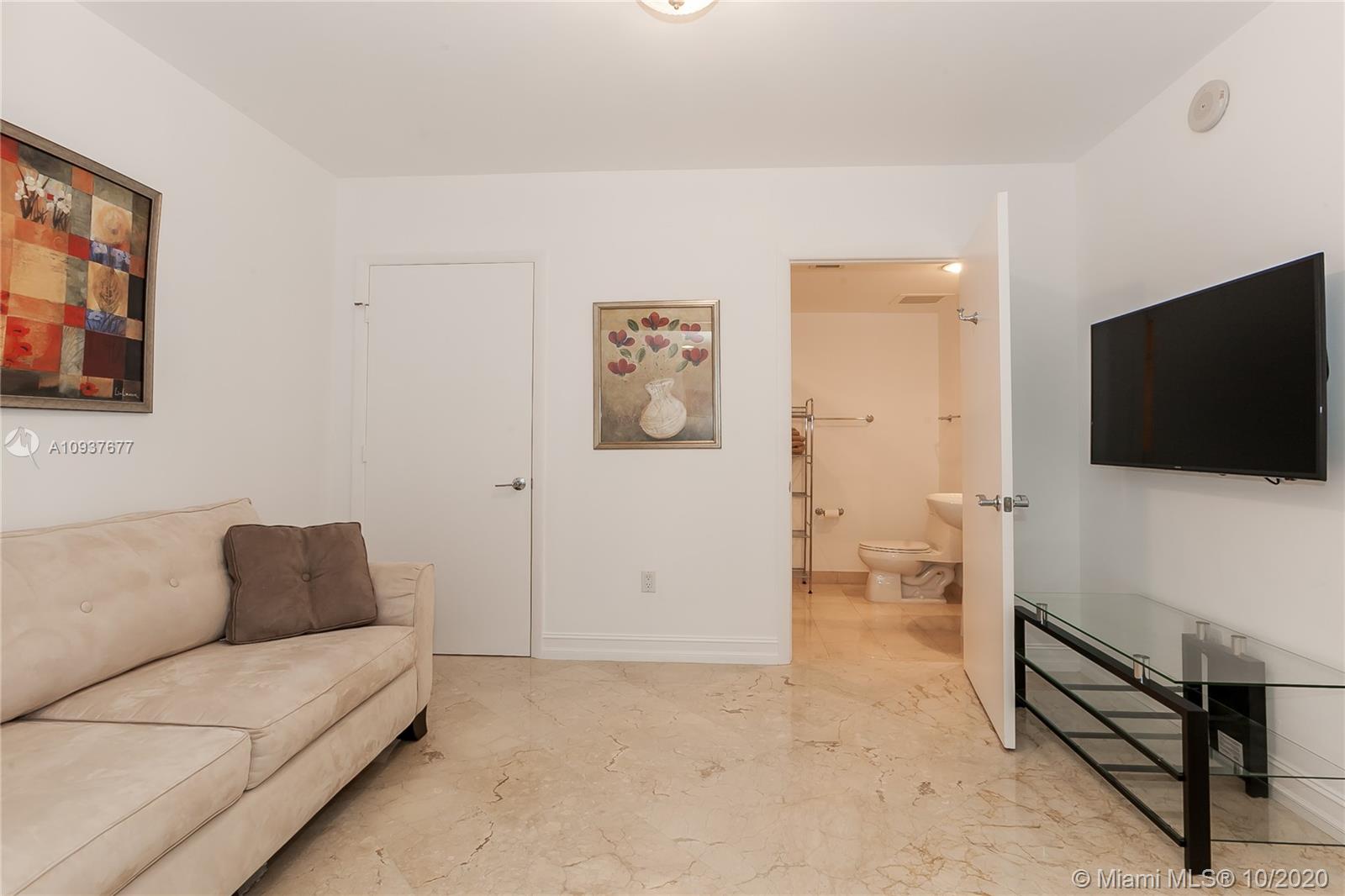 See details 1601 3 / 3 2065 sq. ft. $ 2020-10-05 0 Photo