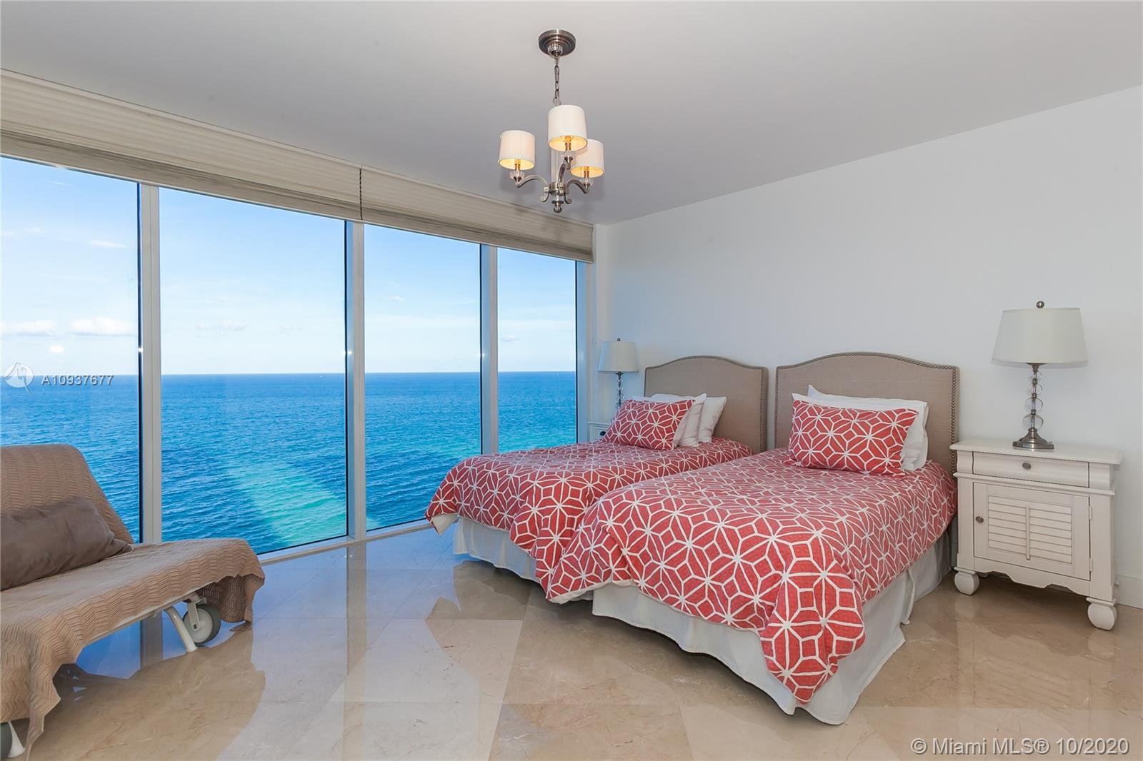 See details 1601 3 / 3 2065 sq. ft. $ 2020-10-05 0 Photo
