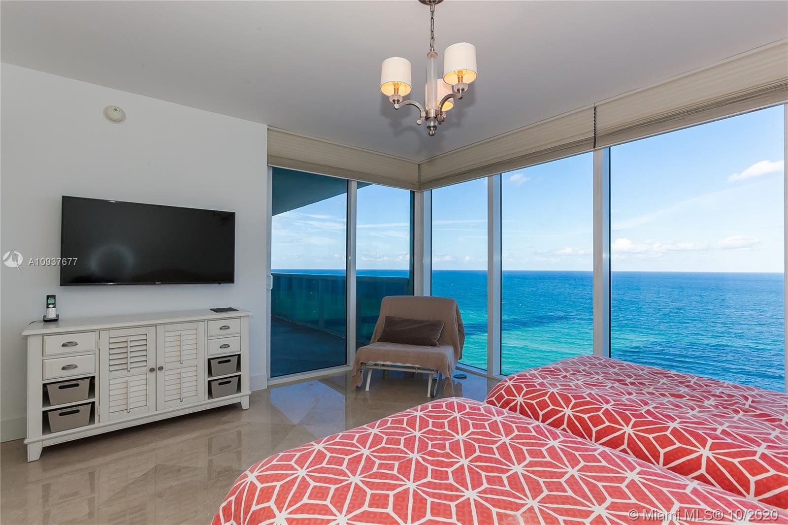 See details 1601 3 / 3 2065 sq. ft. $ 2020-10-05 0 Photo