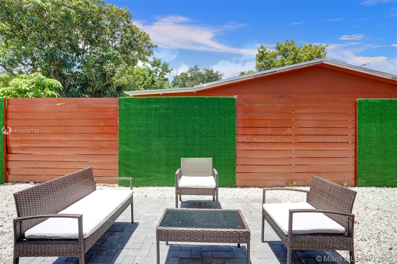 See details / 1281 sq. ft. $ 2020-10-08 0 Photo