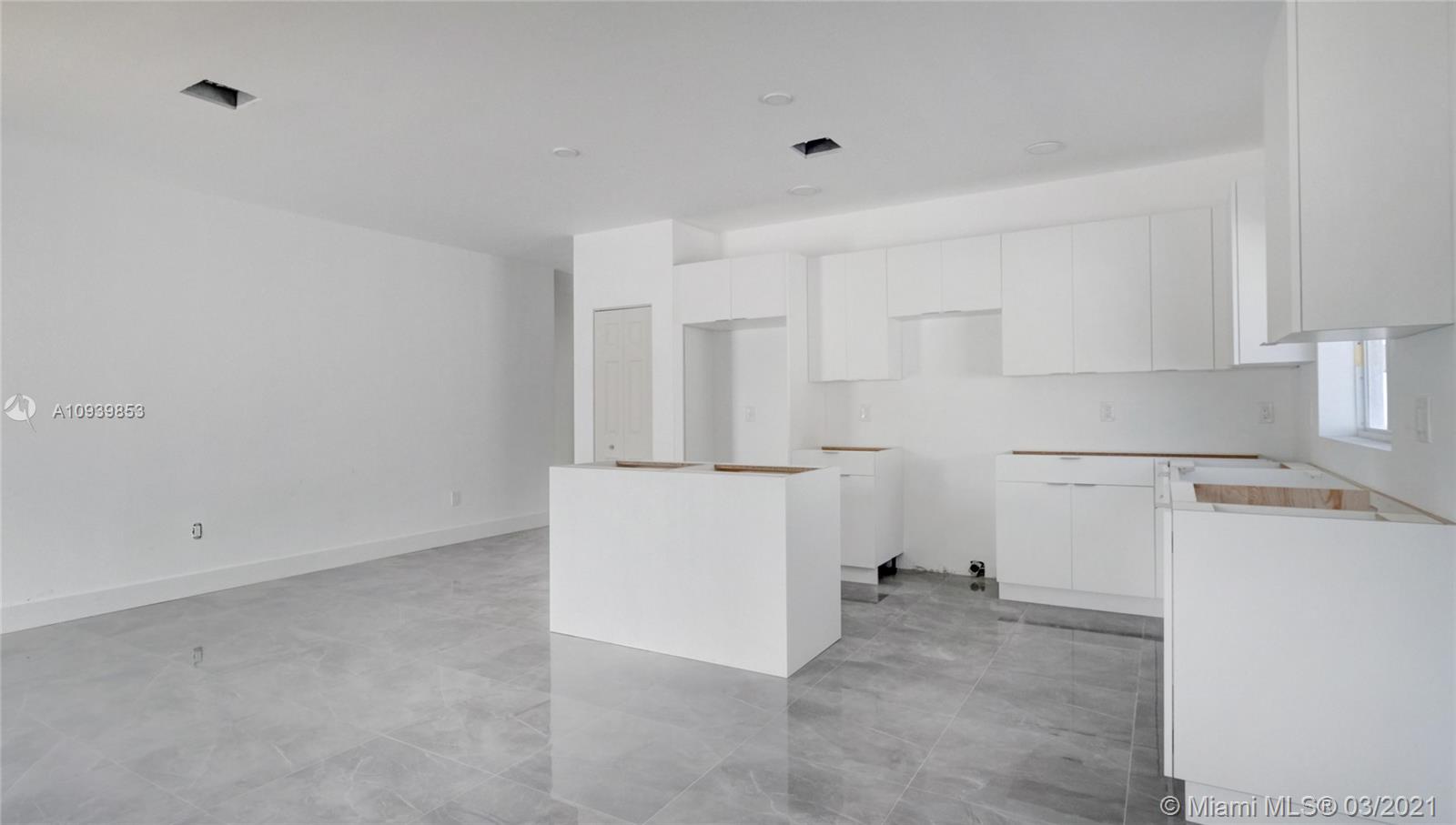 See details / 2648 sq. ft. $ 2020-10-08 0 Photo