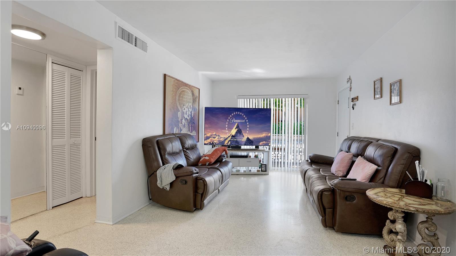 See details / 3038 sq. ft. $ 2020-10-09 0 Photo