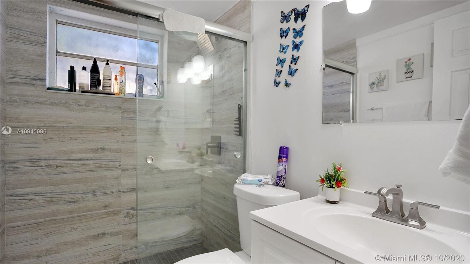 See details / 3038 sq. ft. $ 2020-10-09 0 Photo