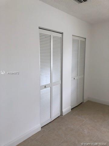 See details / 1980 sq. ft. $ 2020-10-09 0 Photo