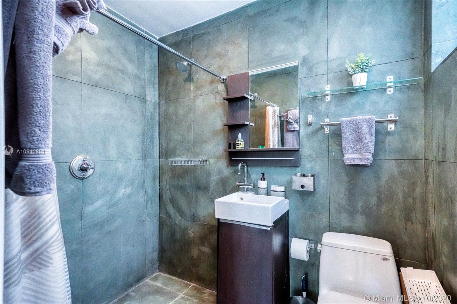 See details / 4478 sq. ft. $ 2020-12-12 0 Photo