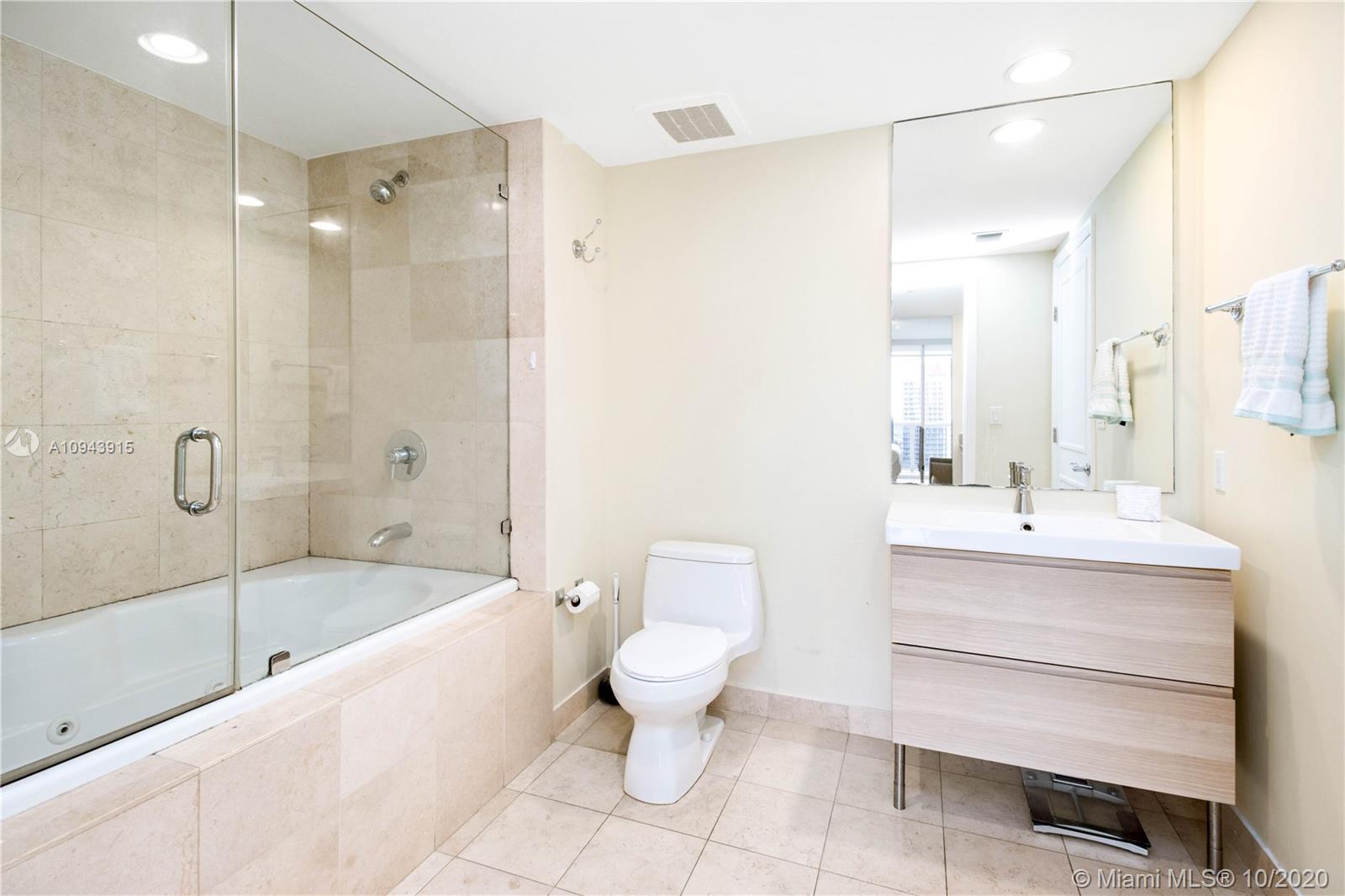 Ver detalles 2609 2 / 1 1086 sq. ft. $ 2020-10-16 0 foto