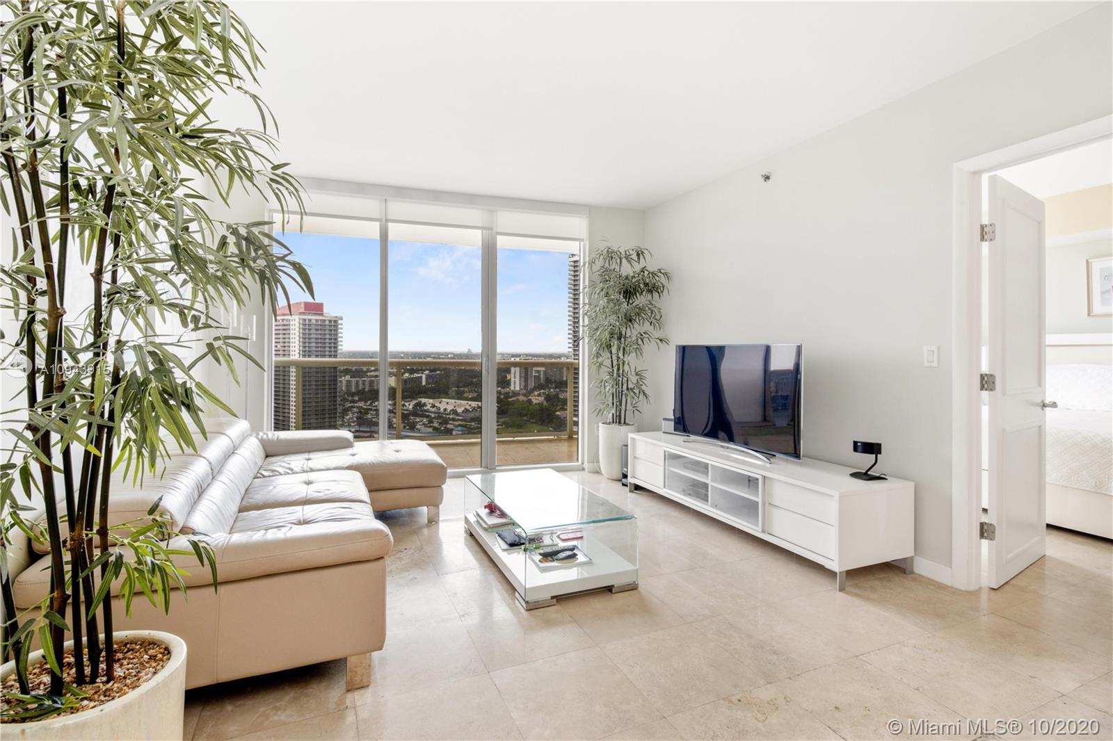 Ver detalles 2609 2 / 1 1086 sq. ft. $ 2020-10-16 0 foto