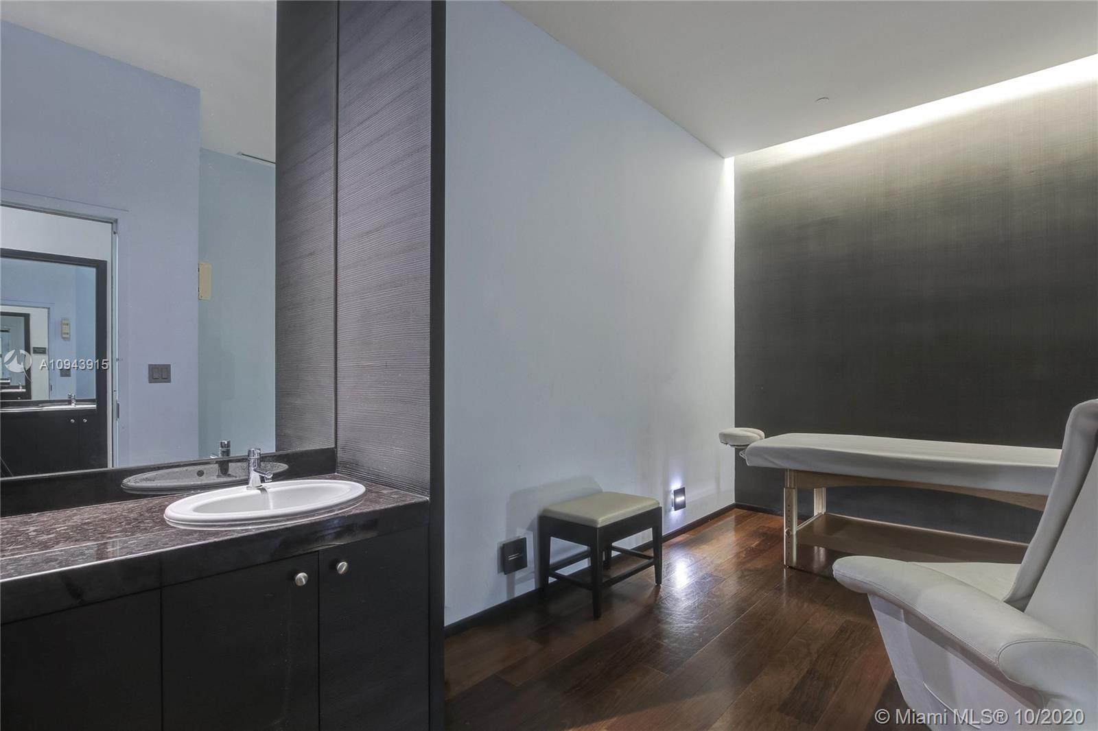 Ver detalles 2609 2 / 1 1086 sq. ft. $ 2020-10-16 0 foto
