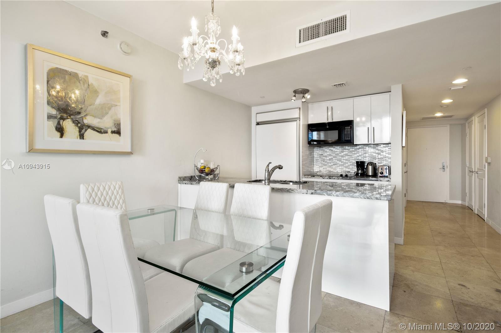 Ver detalles 2609 2 / 1 1086 sq. ft. $ 2020-10-16 0 foto