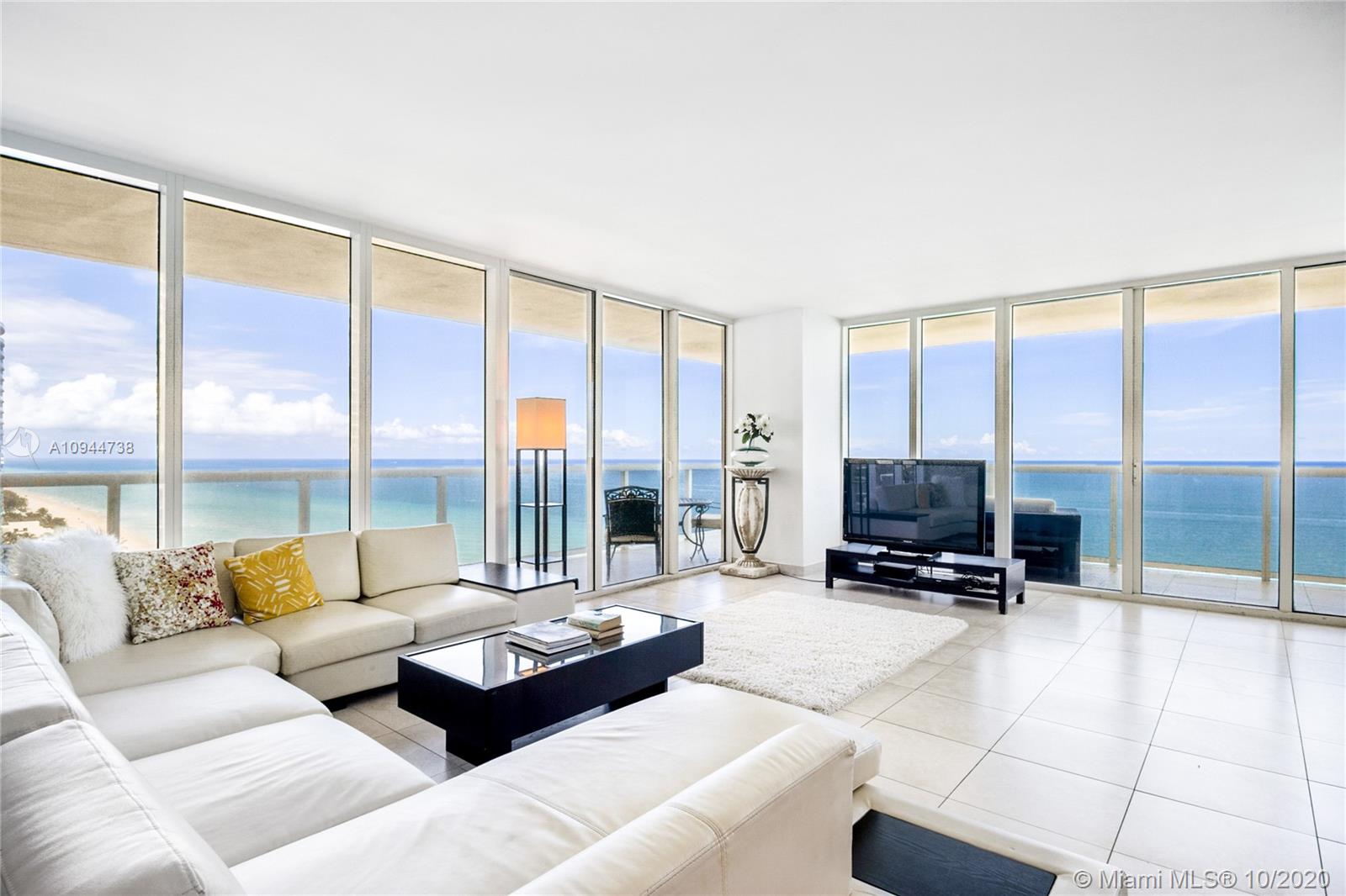 Ver detalles 1501 3 / 4 2065 sq. ft. $ 2020-10-19 0 foto